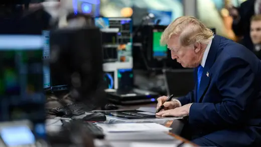 Trump Cranks Up Pressure on Iran While Election Juggling