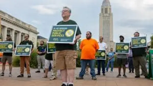 Nebraska Workers Rally for Pay and Insurance Like Bosses