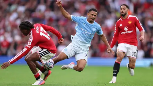Rinku Singh Enjoys Manchester Derby with Special Jersey