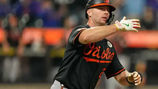 Mets Fans Cheer for Pete Alonso's 300th Home Run Surprise!