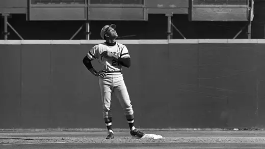 Pirates Honor Wayne Gretzky on Roberto Clemente Day Bash