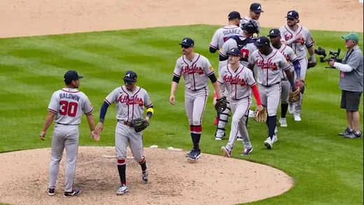 Braves Bring Back Veteran Pitcher for Playoff Run at $4M