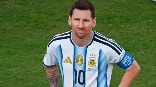 Ronaldinho Celebrates Messi's Final Match with Argentina