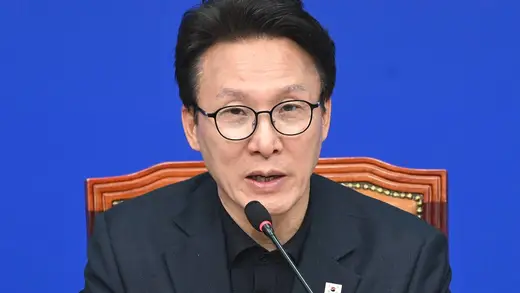 Democratic Party Leader Ruffles Feathers Over Bloc Changes