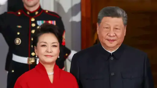 Peng Liyuan Steals the Show in Red at White House Dinner