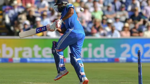 Dinesh Karthik Says Chill on Rohit Sharma's Dismissal, G