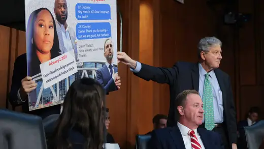Senator Schmitt's NBA Game Blunder: A Hilarious Mix-Up