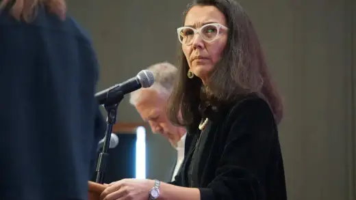 Alaska's Senate Race Gets Juicy with Peltola's Chameleon Tale
