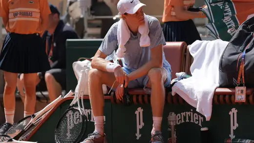 Jannik Sinner's Knee Visit: Fans in a Frenzy!