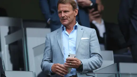Teddy Sheringham Schools Arsenal's Gyökeres on Scoring Style