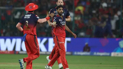 Dinesh Karthik Celebrates Bhuvneshwar Kumar's T20 Comeback