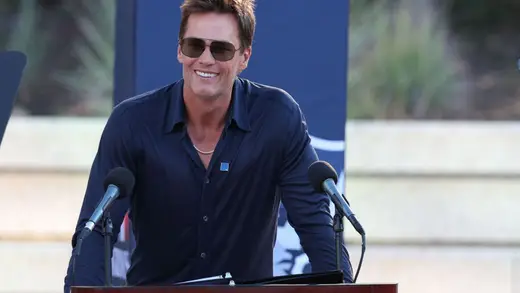 10 NFL Stars Who Own Ridiculously Expensive Homes