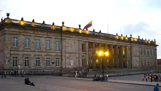 Petro Dares Espriella to Discuss Colombia's Re-election Rules