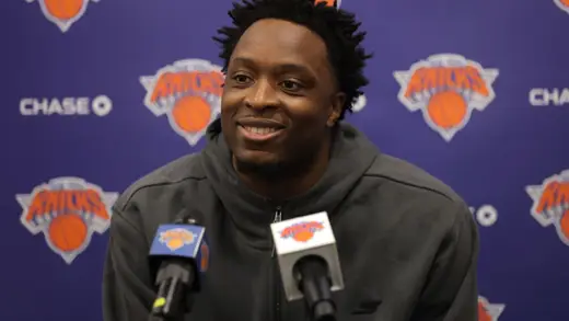 Mitchell Robinson Can't Stop Laughing at Anunoby's DM Slide
