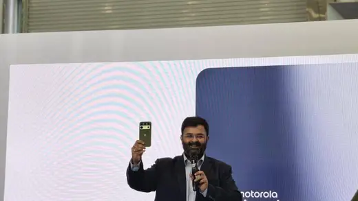 Motorola Boosts Premium Phones as Memory Costs Climb