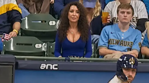 Front Row Amy Shines Bright During NLCS Game Against Dodgers