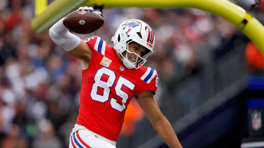 Patriots Obliterate Raiders 45-17 in Rainy Showdown