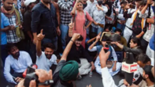 India Ko Color Revolution Se Bachne Ki Zarurat Hai