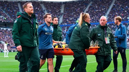 Chelsea's Emiliano Martinez Stretchered Off After Head Clash