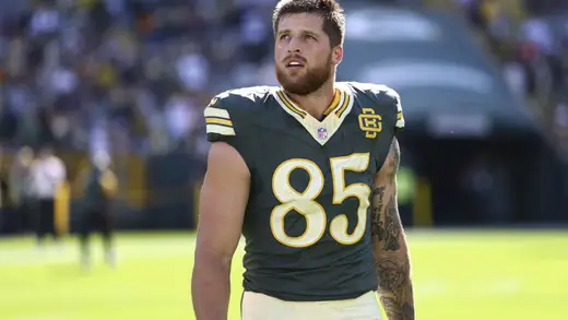 Tucker Kraft's Knee Drama: Packers Lead 17-0 At Halftime