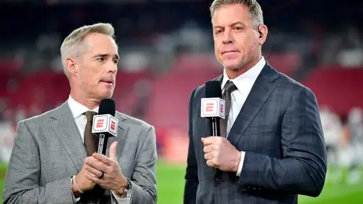 Troy Aikman’s Sour Face During Joe Buck’s Chat Sparks Buzz