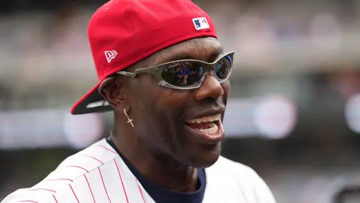Terrell Owens Calls Out Michael Robinson Over His Apology