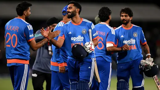 Dinesh Karthik Wants Bhuvneshwar Kumar At No.8