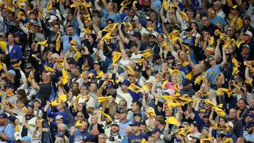 Brewers Ka World Series Mein Aagaz, Milwaukee Mein Utsav