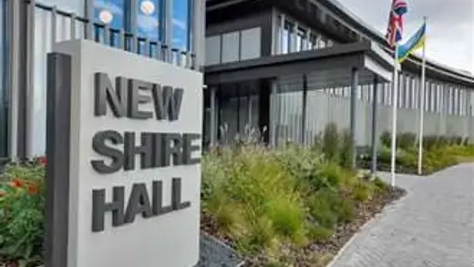 Cambridgeshire Council Ka Drama: 2027 Tak Sab Kuch Latak Gaya