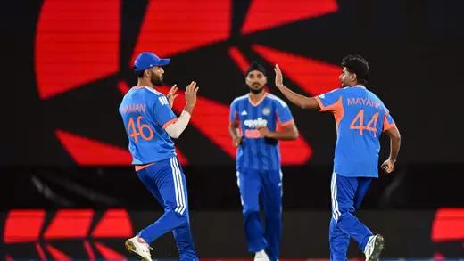 Mayank Yadav Strikes Early As Seifert Flops Again