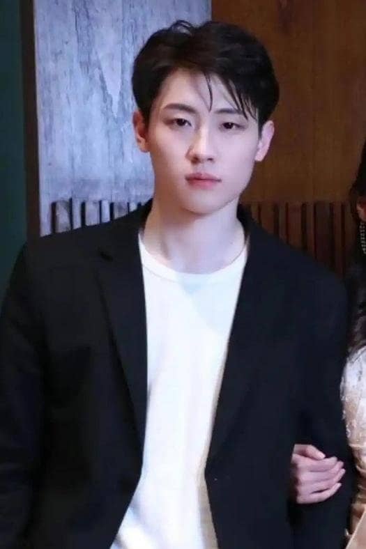 Xue Binhong