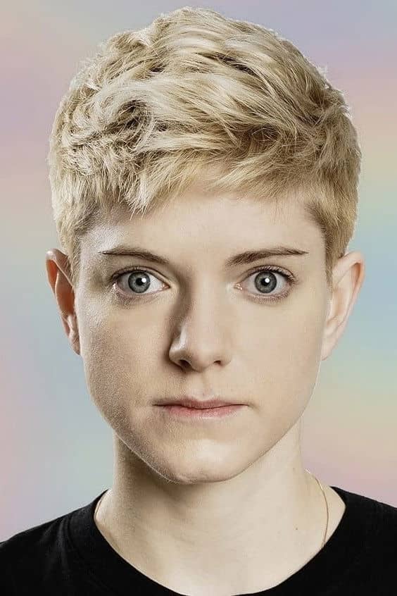 Mae Martin