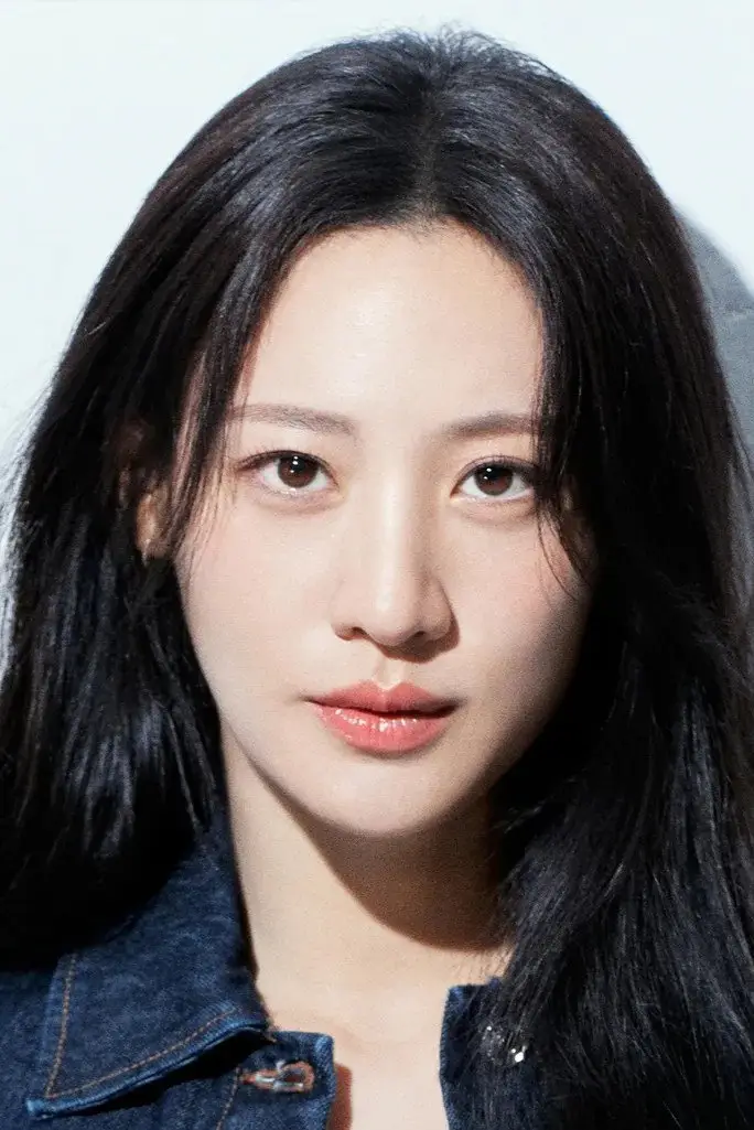 Claudia Kim